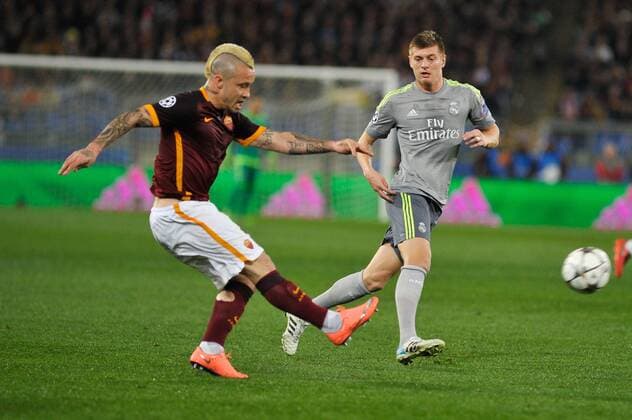 IPP20160217 Football - soccer: UEFA Champions League, AS Rom - Real madrid, Radja Nainggolan rinvia la palla (Hinweis: Verwendung nur in Deutschland - only Germany) xHOCHxZWEIx xItalyxPhotoxPressx 