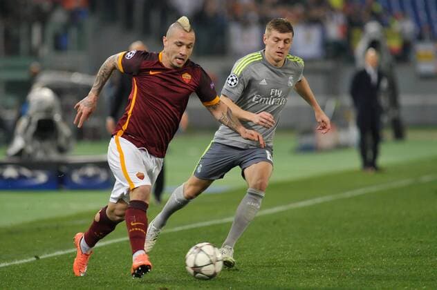 IPP20160217 Football - soccer: UEFA Champions League, AS Rom - Real madrid, Radja Nainggolan al cross (Hinweis: Verwendung nur in Deutschland - only Germany) xHOCHxZWEIx xItalyxPhotoxPressx 