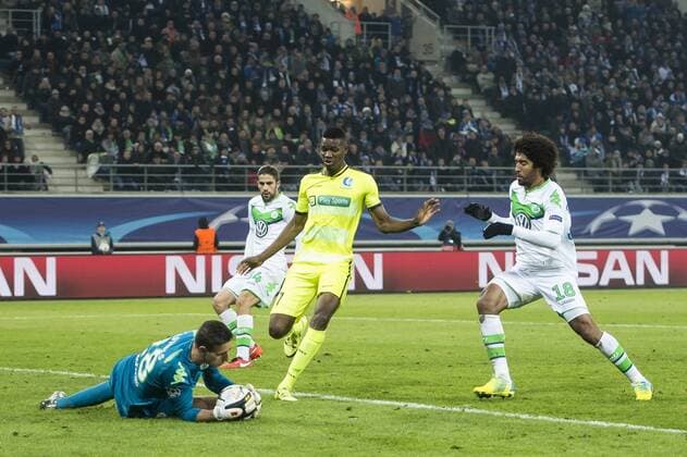 (L-R) goalkeeper Koen Casteels of VFL Wolfsburg, Ricardo Rodriguez of VFL Wolfsburg, Kalifa Coulibaly of KAA Gent, Dante of VFL Wolfsburg during the UEFA Europa League round of 16 match between KAA Gent and VfL Wolfsburg on February 17, 2016 at the Ghelamco Arena in Gent, Belgium. KAA Gent v VfL Wolfsburg UEFA Europa League 2015 2016 xVIxGerritxvanxKeulenxIVx 4998300