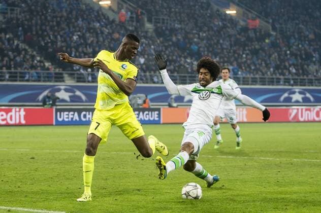 (L-R) Kalifa Coulibaly of KAA Gent, Dante of VFL Wolfsburg during the UEFA Europa League round of 16 match between KAA Gent and VfL Wolfsburg on February 17, 2016 at the Ghelamco Arena in Gent, Belgium. KAA Gent v VfL Wolfsburg UEFA Europa League 2015 2016 xVIxGerritxvanxKeulenxIVx 4998301