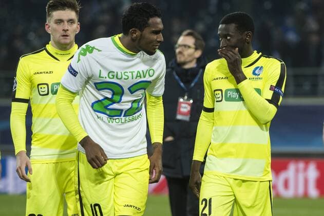 (L-R) Thomas Foket of KAA Gent, Renato Cardoso Porto Neto of KAA Gent, Nana Asare of KAA Gent during the UEFA Europa League round of 16 match between KAA Gent and VfL Wolfsburg on February 17, 2016 at the Ghelamco Arena in Gent, Belgium. KAA Gent v VfL Wolfsburg UEFA Europa League 2015 2016 xVIxGerritxvanxKeulenxIVx 4998305