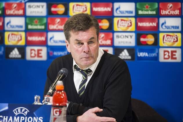 Fußball, Champions League, KAA Gent - VfL Wolfsburg coach Dieter Hecking of VFL Wolfsburg during the UEFA Europa League round of 16 match between KAA Gent and VfL Wolfsburg on February 17, 2016 at the Ghelamco Arena in Gent, Belgium. KAA Gent v VfL Wolfsburg UEFA Europa League 2015 2016 xVIxGerritxvanxKeulenxIVx 4998323