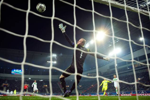 Fußball, Champions League, KAA Gent - VfL Wolfsburg Sels Matz goalkeeper of KAA Gent is beaten by a shot of Julian Draxler midfielder of VfL Wolfsburg but FOOTBALL : KAA Gent vs VFL Wolfsburg - Champions League 17 02 2016 PHOTONEWS PANORAMIC 