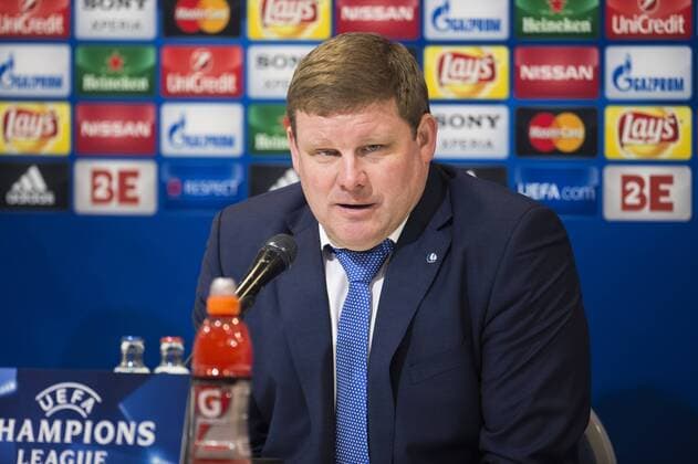 Fußball, Champions League, KAA Gent - VfL Wolfsburg coach Hein Vanhaezebrouck of KAA Gent during the UEFA Europa League round of 16 match between KAA Gent and VfL Wolfsburg on February 17, 2016 at the Ghelamco Arena in Gent, Belgium. KAA Gent v VfL Wolfsburg UEFA Europa League 2015 2016 xVIxGerritxvanxKeulenxIVx 4998358
