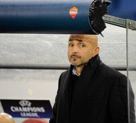 FuÃŸball, Champions League, AS Rom - Real Madrid 17.02.2016. Stadio Olimpico, Rome, Italy. UEFA Champions League, Round of 16 - first leg, AS Roma versus Real Madrid. The coach of Roma Luciano Spalletti looks pensive in the dugout xACTIVAxFOTOx  ActionPlus11708684