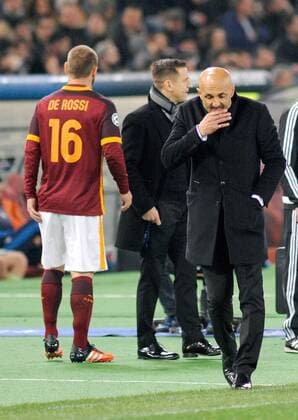 FuÃŸball, Champions League, AS Rom - Real Madrid 17.02.2016. Stadio Olimpico, Rome, Italy. UEFA Champions League, Round of 16 - first leg, AS Roma versus Real Madrid. The coach of Roma Luciano Spalletti and Daniele De Rossi at game end xACTIVAxFOTOx  ActionPlus11708689