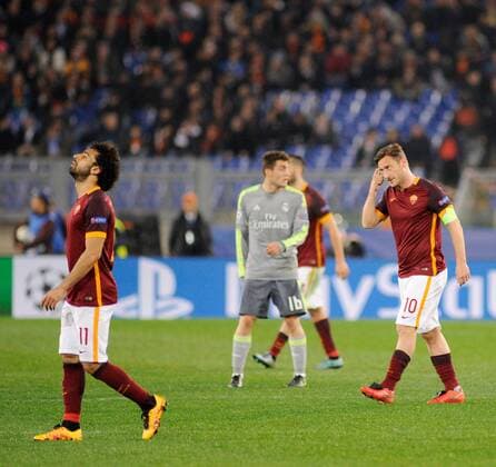 FuÃŸball, Champions League, AS Rom - Real Madrid 17.02.2016. Stadio Olimpico, Rome, Italy. UEFA Champions League, Round of 16 - first leg, AS Roma versus Real Madrid. Francesco Totti and Mohamed Salah disappointed at games end xACTIVAxFOTOx  ActionPlus11708691
