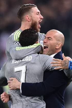 Fußball, Champions League, Zinedine Zidane, AS Rom - Real Madrid Esultanza dopo il gol di Cristiano Ronaldo Real Madrid, con Sergio Ramos e Zinedine Zidane. Rom, Champions League 2015 2015 AS Rom - Real Madrid AntoxBaldassarre