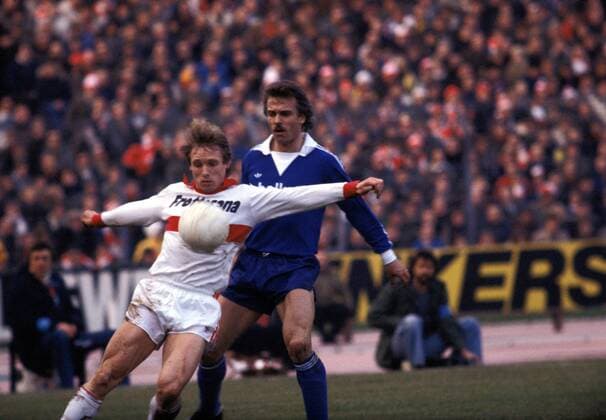 Klaus Dieter Jank (VfB Stuttgart) gegen Manfred Ritschel (FC Schalke 04)