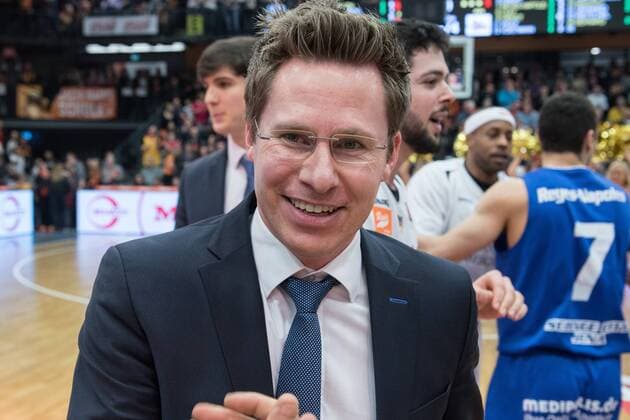 GER, Beko BBL ProA, RASTA Vechta vs Science City Jena 19.02.2016, RASTA Dome 2.0, VECHTA, GER, Beko BBL ProA, RASTA Vechta vs Science City Jena, im Bild Sieg Jubel glücklich zufrieden nach dem Sieg und der Tabellenführung Andreas Wagner (Trainer Rasta Vechta) nphxKokenge