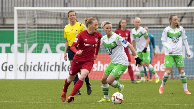 Fußball, Allianz Frauen Bundesliga, VfL Wolfsburg - FC Bayern München; v.l. Melanie Behringer, Alexandra Popp (Alex Popp, Wolfsburg, 11). xtgx