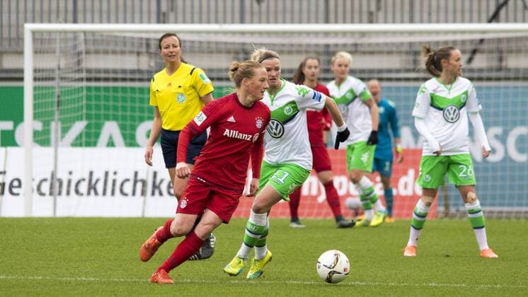 Fußball, Allianz Frauen Bundesliga, VfL Wolfsburg - FC Bayern München; v.l. Melanie Behringer, Alexandra Popp (Alex Popp, Wolfsburg, 11). xtgx