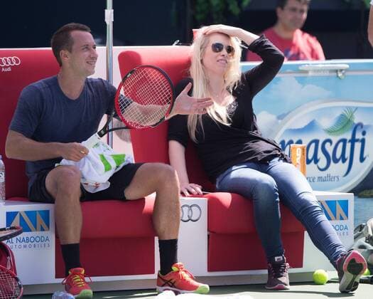 Philipp Kohlschreiber (GER)und Freundin Lena Alberti sitzen auf der Bank waehrend der Trainingspause, Tennis - Dubai Duty Free Tennis Championships - ATP Tennis Herren - - Dubai - - United Arab Emirates - 20 February 2016. Â