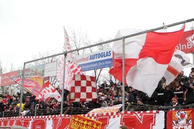 Fußball, Stadiongeschichte SC Fortuna Köln Fußball 3. Liga Saison 2015 2016 26. Spieltag am Samstag, 20. Februar 2016 im Südstadion in Köln: Fortuna Köln - SV Wehen Wiesbaden Fans von Fortuna Koeln Fortuna Köln - SV Wehen Wiesbaden