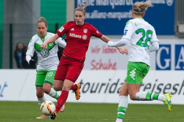 Vivianne Miedema (FC Bayern München, 10) am Ball, Fussball, Allianz Frauen-Bundesliga, VfL Wolfsburg - FC Bayern München, xobx