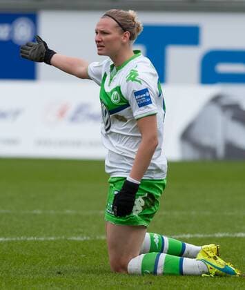 Alexandra Popp (VfL Wolfsburg, 11) reklamiert, beschweren, meckern, gibt Anweisungen, gestikuliert, mit den Armen gestikulieren, Fussball, Allianz Frauen-Bundesliga, VfL Wolfsburg - FC Bayern München, xobx