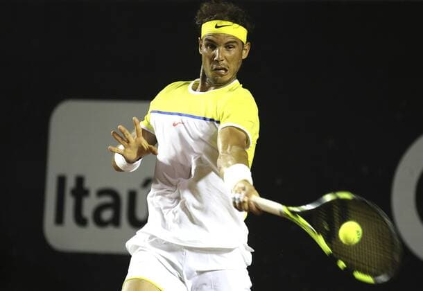 Spanish Rafael Nadal returns a ball to Uruguayan Pablo Cuevas during their semi final match of the Rio Open 2016 tournament in Rio de Janeiro, Brazil, 20 February 2016. RIO OPEN 2016 !ACHTUNG: NUR REDAKTIONELLE NUTZUNG!  20160221-635916172398046764