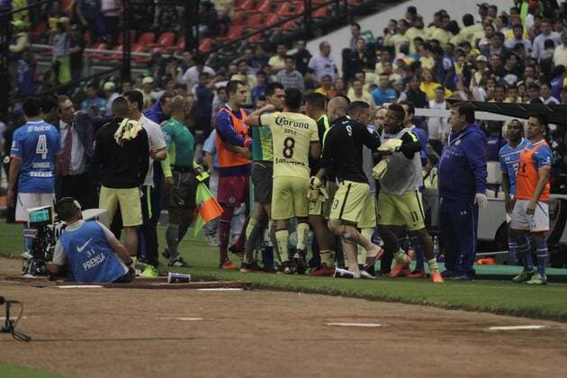 Fussball Mexiko - Feb. 20, 2016 - Mexico - D20021619.JPG.CIUDAD DE MEXICO SportsDeportes-Soccer.- Club America y Cruz Azul, Foto: Agencia EL UNIVERSALCarlos MejiaJMA. Latin News - Feb. 20, 2016  - ZUMAu78_