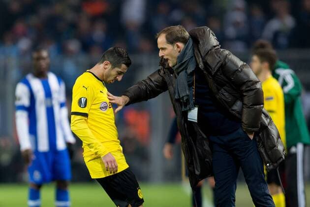 Donnerstag 18.02.2016, UEFA Europa League, Saison 2015 2016, in Dortmund, BV Borussia Dortmund - FC Porto, 2:0, Henrikh Mkhitaryan (BVB) und Trainer Thomas Tuchel (BVB) DeFodi001