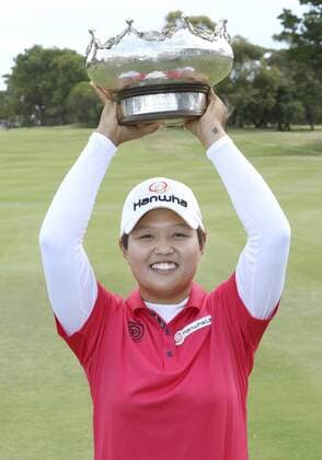 Japan s Nomura holds off Ko to win 1st title on U.S. tour Japan s Harukyo Nomura holds the winner s trophy after her victory in the ISPS Handa Women s Australian Open at the Grange Golf Club in Adelaide, Australia, on Feb. 21, 2016. Nomura captured her first title on the U.S. LPGA Golf Damen tour, beating World No. 1 Lydia Ko of New Zealand in an enthralling final-round battle. 