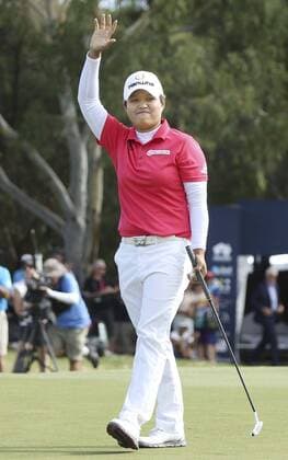 Japan s Nomura holds off Ko to win 1st title on U.S. tour Japan s Harukyo Nomura acknowledges the gallery after winning the ISPS Handa Women s Australian Open at the Grange Golf Club in Adelaide, Australia, on Feb. 21, 2016. Nomura captured her first title on the U.S. LPGA Golf Damen tour, beating World No. 1 Lydia Ko of New Zealand in an enthralling final-round battle. 