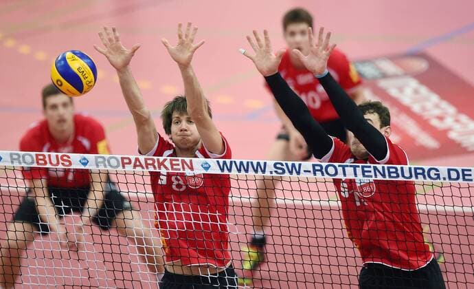 Volleyball 1. Bundesliga Saison 2015 2016 TV Rottenburg - Berlin Recycling Volleys TV Rottenburg Block; Felix Isaak und Moritz Karlitzek (v.li.) 