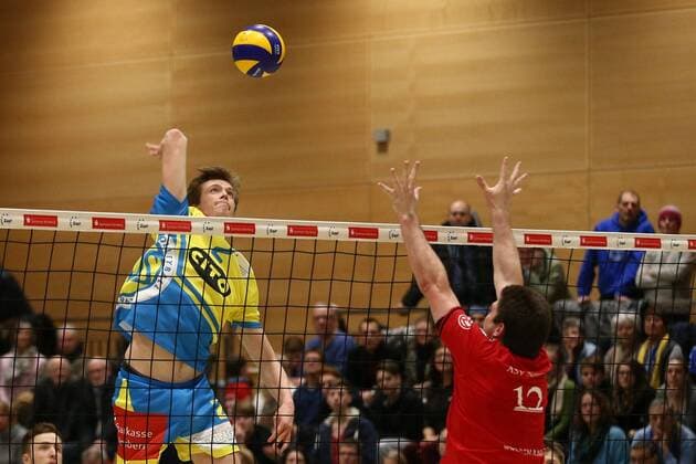 20.02.2016 - Volleyball - 2. Bundesliga Süd Männer - Saison 2015 2016 - SV Schwaig - ASV Neumarkt - MaWi - Janis Späth Spaeth (2, SV Schwaig, links) Manuel Künecke Kuenecke (12, ASV Neumarkt, rechts)