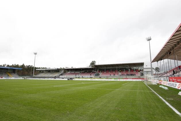 Fußball 2. Bundesliga Saison 2015 2016 22. Spieltag am Sonntag, 21. Februar 2016 im Hardtwaldstadion in Sandhausen: SV Sandhausen - SC Freiburg Übersicht Hardtwaldstadion SV Sandhausen - SC Freiburg