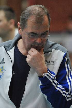 GER,VBL, SVG Lueneburg vs VfB Friedrichshafen 20.02.2016, Gellersenhalle, Lueneburg, GER, VBL, SVG Lueneburg vs VfB Friedrichshafen im Bild Trainer Stelian Moculescu (Friedrichshafen) nachdenklich nordphotoxWitke