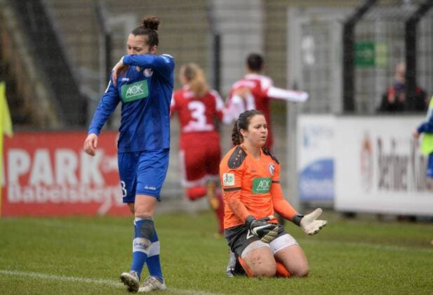 21.02.2016, xjkx, Fussball 1.Bundesliga Damen, Turbine Potsdam - 1.FFC Frankfurt, emspor, v.l. v.l.: Lidija Kulis (Potsdam, 23), Bryane Heaberlin (Torwart, Potsdam, 26), frustriert, Frust, Enttaeuschung, enttaeuscht, Niedergeschlagen, Niederlage,