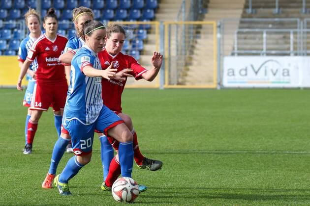 v.li.: Theresa Betz (Hoffenheim, 20), Nina Burger (Sand, 19), Fussball, Allianz Frauen-Bundesliga, TSG 1899 Hoffenheim - SC Sand, xozx