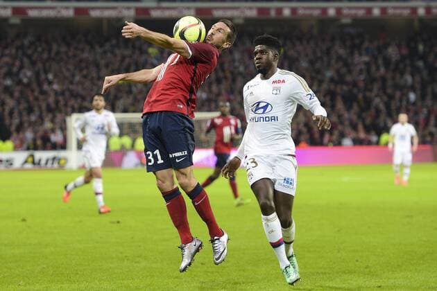 Fußball, Frankreich, OSC Lille - Olympique Lyon AMALFITANO Morgan (Losc) vs UMTITI Samuel (Lyon) FOOTBALL : Lille vs Lyon - Ligue 1 - 21 02 2016 JBAutissier Panoramic 