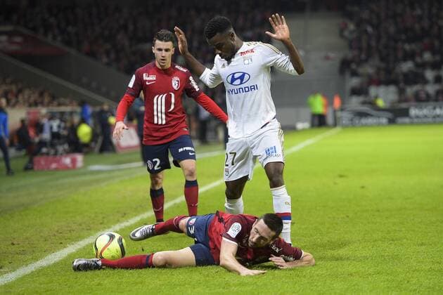 Fußball, Frankreich, OSC Lille - Olympique Lyon AMALFITANO Morgan (Losc) vs Albert Gnaly Cornet (Lyon) FOOTBALL : Lille vs Lyon - Ligue 1 - 21 02 2016 JBAutissier 
