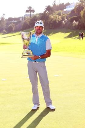 February 21, 2016 Bubba Watson poses with the winners trophy after winning the Northern Trust Open at Riviera Country Club in Pacific Palisades, California. PGA Golf Herren 2016: Northern Trust Open FEB 21 - ZUMAcb8_