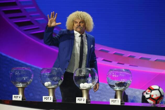Fußball, Copa America, Auslosung Former Colombian soccer player el Pibe Valderrama¡ greets the audience during the official draw held at the Hammerstein Ballroom in New York, USA, on 21 February 2016. The Copa America Centenario, a once-in-a-lifetime soccer summer event, which honors 100 years of the Copa America tournament, will take place in the US from June 3-26, 2016. 2016 Copa America Centenario Official Draw !ACHTUNG: NUR REDAKTIONELLE NUTZUNG!  20160222-635917263196592814