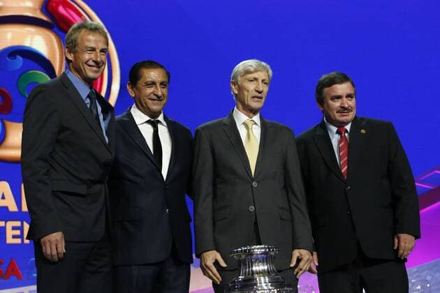 Bilder des Tages - SPORT Fußball, Copa America, Auslosung (L to R) Technical managers from US Jürgen Klinsmann, Paraguay Ramon Diaz, Colomnia Jose Nestor Pekerman and Costa Rica Oscar Ramirez pose at the Copa America Centenario 2016 official draw held at the Hammerstein Ballroom in New York, USA, on 21 February 2016. The Copa America Centenario, a once-in-a-lifetime soccer summer event, which honors 100 years of the Copa America tournament, will take place in the US from June 3-26, 2016. 2016 Copa America Centenario Official Draw !ACHTUNG: NUR REDAKTIONELLE NUTZUNG!  20160222-635917266920000814