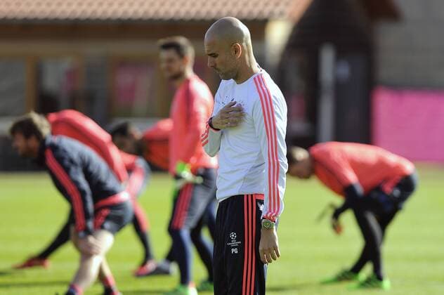 Pep (Josep) GUARDIOLA (Trainer FCB),skeptisch,ernst, Training FC Bayern Muenchen vor dem Abflug zum Champions League Spiel gegen Juventus Turin. Fussball 1. Bundesliga,am 22.02.2016.