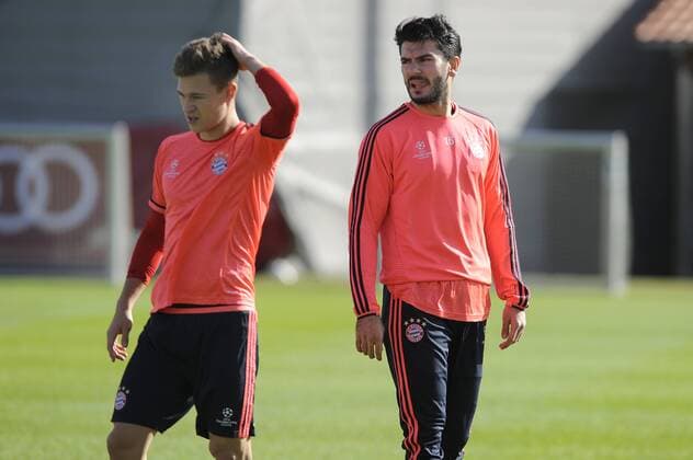 v.re:Serdar TASCI (Bayern Muenchen),Joshua KIMMICH (Bayern Muenchen). Training FC Bayern Muenchen vor dem Abflug zum Champions League Spiel gegen Juventus Turin. Fussball 1. Bundesliga,am 22.02.2016.