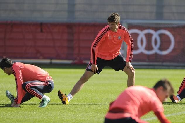Thomas MUELLER (MÜLLER,Bayern Muenchen),Robert LEWANDOWSKI (Bayern Muenchen),Aktion. Training FC Bayern Muenchen vor dem Abflug zum Champions League Spiel gegen Juventus Turin. Fussball 1. Bundesliga,am 22.02.2016.