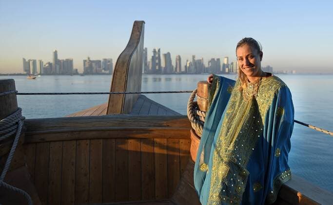Doha Qatar, Tennis 2016 Qatar Total Open Vor der Doha Skyline : v.L.:Angelique Kerber ,Deutschland