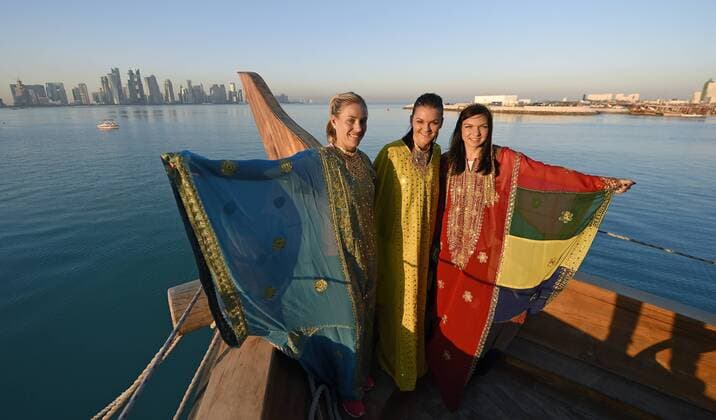 Doha Qatar, Tennis 2016 Qatar Total Open Vor der Doha Skyline : v.L.:Angelique Kerber ,Deutschland und Agnieszka Radwanska ,Polen und Simona Halep Rumänien