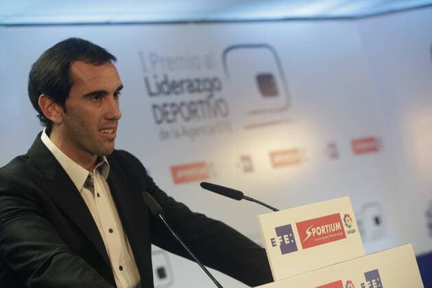 Atletico Madrid s Uruguayan defender Diego Godin after receive the Sports Leadership Award during a ceremony held in the headquarters of the Spanish News Agency in Madrid, Spain on 22 February 2016. SPORTS LEADERSHIP AWARD !ACHTUNG: NUR REDAKTIONELLE NUTZUNG!  20160222-635917548659155981