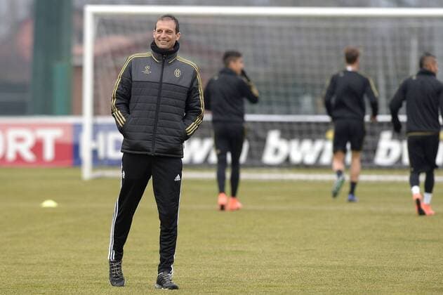 Bilder des Tages - SPORT Massimiliano Allegri Vinovo (Torino) 22-02-2016, Football Calcio 2015 2016, Juventus Turin Training Foto FilippoxAlfero Insidefoto alferoxfilippo