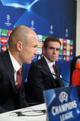Turin Arjen Robben (FC Bayern Muenchen) Philipp Lahm (FC Bayern Muenchen), Pressekonferenz, Juventus FC vs.FC Bayern Muenchen, Fussball, Champions League Achtelfinale, 22.02.2016, Copyright: Langer Eibner-Pressefoto EP_HLR