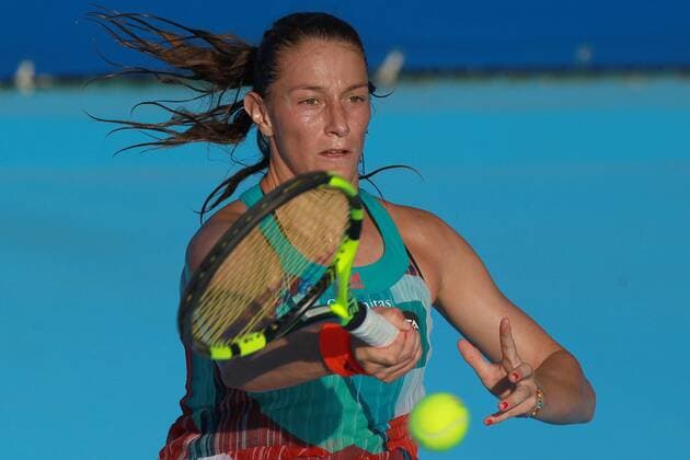 Colombian tennis player Mariana Duque in action against Alison Van Uyvanck during a Mexico Tennis Open match held in Acapulco, Mexico, 22 February 2016. MARIANA DUQUE VS ALISON VAN UYVANCK !ACHTUNG: NUR REDAKTIONELLE NUTZUNG!  MEX27 20160223-635917860590662540