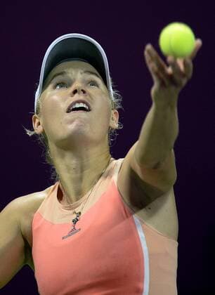Caroline Wozniacki of Denmark serves the ball during the women s singles match against Konjuh of Croatia at WTA Tennis Damen Qatar Open 2016 at the International Khalifa Tennis Complex of Doha, Qatar, Feb. 22, 2016. Caroline Wozniacki won 2-1. ) (SP)QATAR-DOHA-TENNIS-QATAR OPEN 2016-WOMEN S SINGLES Nikku 