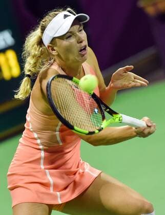 Caroline Wozniacki of Denmark returns the ball during the women s singles match against Konjuh of Croatia at WTA Tennis Damen Qatar Open 2016 at the International Khalifa Tennis Complex of Doha, Qatar, Feb. 22, 2016. Caroline Wozniacki won 2-1. ) (SP)QATAR-DOHA-TENNIS-QATAR OPEN 2016-WOMEN S SINGLES Nikku 