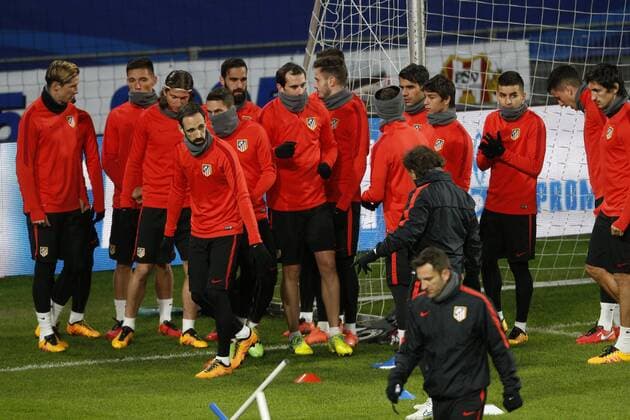 Fußball, Champions League, Atletico Madrid Training during a training session of Atletico Madrid prior to the Europa League match against PSV Eindhoven on February 23, 2016 at the Philips stadium in Eindhoven, The Netherlands. Atletico Madrid UEFA Europa League 2015 2016 xVIxJeroenxPutmansxIVx 5030197