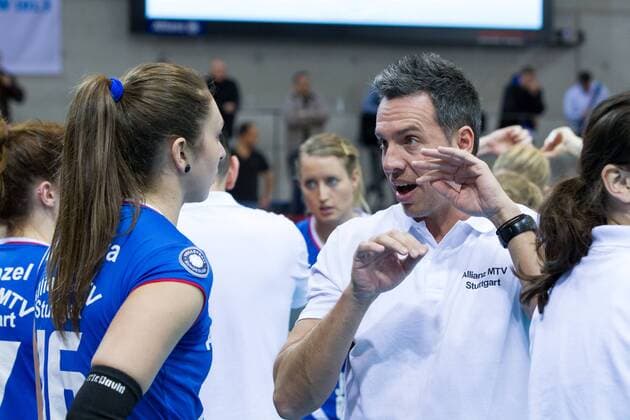 Stuttgart Guillermo Hernandez (Headcoach Trainer Stuttgart) spricht mit Michaela Mlejnkova (16 Stuttgart); 2016 CEV Cup Challenge Round, SCHARRena, Stuttgart Deutschland , 20160223; Allianz MTV Stuttgart vs. Dynamo Krasnodar; Copyright: Wuechnerx xEibner-Pressefoto EP_nwr
