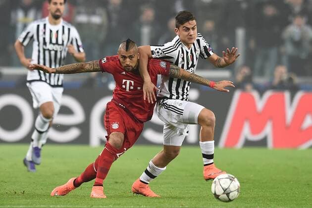 Fußball, Champions League, Juventus Turin - FC Bayern München Mg Torino 23 02 2016 - Champions League Juventus Turin vs. FC Bayern München: Paulo Dybala-Arturo Vidal 